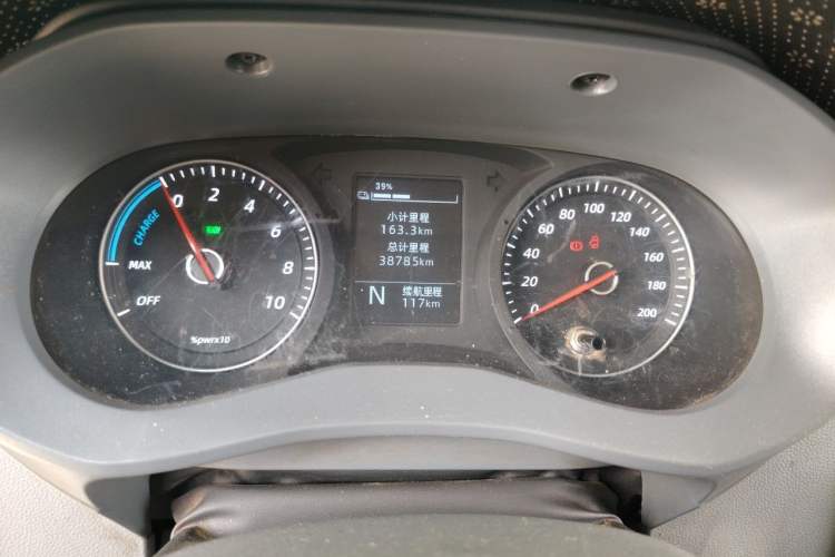 Used Wuling Yangguang 2024 300km Comfort Version with Sealed Windows 60kW Instrument Cluster