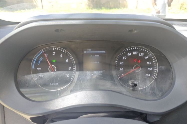 Used Wuling Yangguang 2024 300km Comfort Version with Sealed Windows 60kW Instrument Cluster