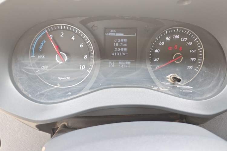 Used Wuling Yangguang 2024 300km Comfort-Grade Passenger Van 60kW Instrument Cluster