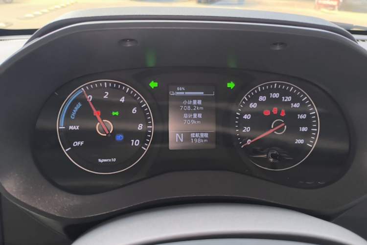 Used Wuling Yangguang 2024 300KM Comfort Version Passenger Van 75kW Instrument Cluster
