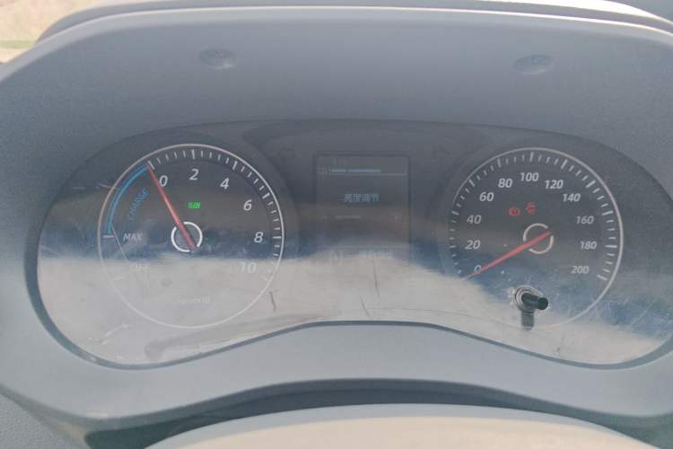 Used Wuling Yangguang 2024 300km Comfort Version with Sealed Windows 60kW Instrument Cluster