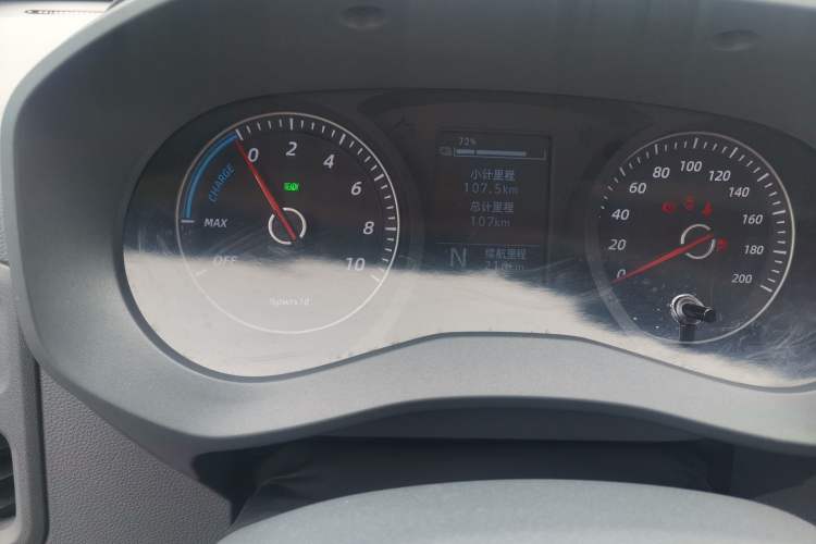 Used Wuling Yangguang 2024 300km Comfort-Grade Passenger Van 60kW Instrument Cluster