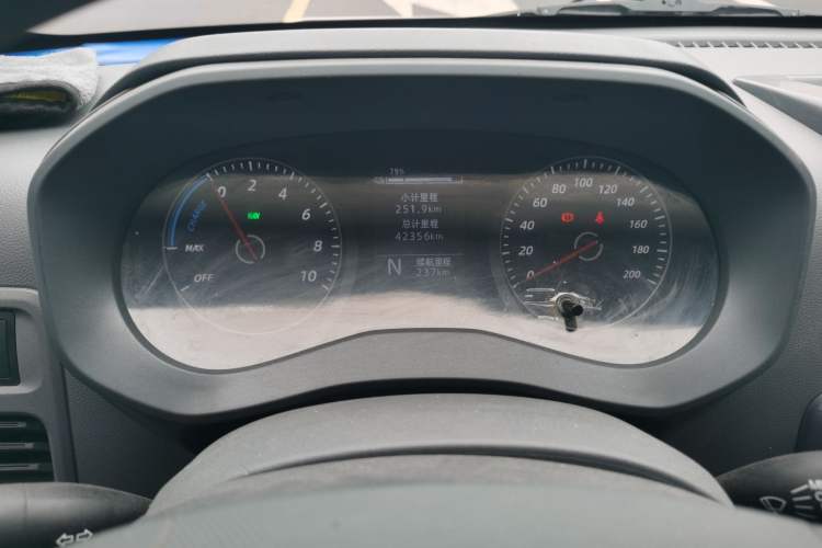 Used Wuling Yangguang 2024 300KM Comfort Version Passenger Van 75kW Instrument Cluster