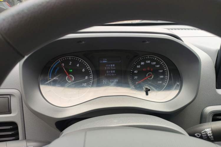 Used Wuling Yangguang 2024 300km Comfort Version with Sealed Windows 75kW Instrument Cluster
