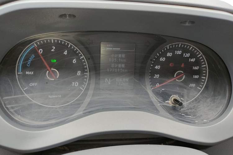 Used Wuling Yangguang 2024 300km Comfort-Grade Passenger Van 60kW Instrument Cluster