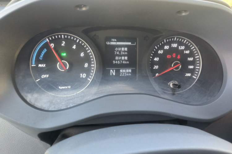 Used Wuling Yangguang 2024 300km Comfort Version with Sealed Windows 60kW Instrument Cluster