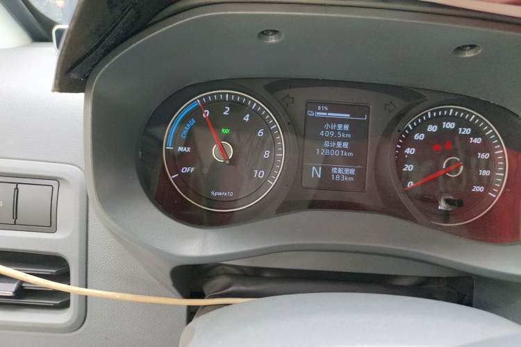 Used Wuling Yangguang 2024 300km Comfort Version with Sealed Windows 60kW Instrument Cluster