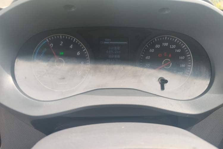Used Wuling Yangguang 2024 300km Comfort-Grade Passenger Van 60kW Instrument Cluster