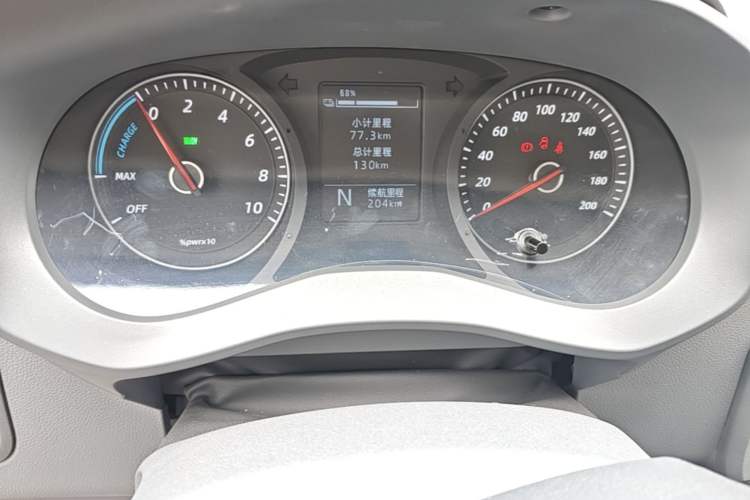 Used Wuling Yangguang 2024 300KM Comfort Version Passenger Van 75kW Instrument Cluster
