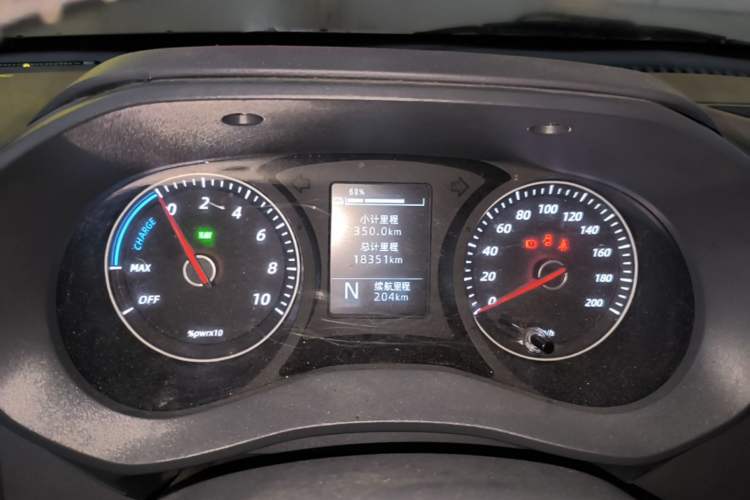 Used Wuling Yangguang 2024 300KM Comfort Version Passenger Van 75kW Instrument Cluster