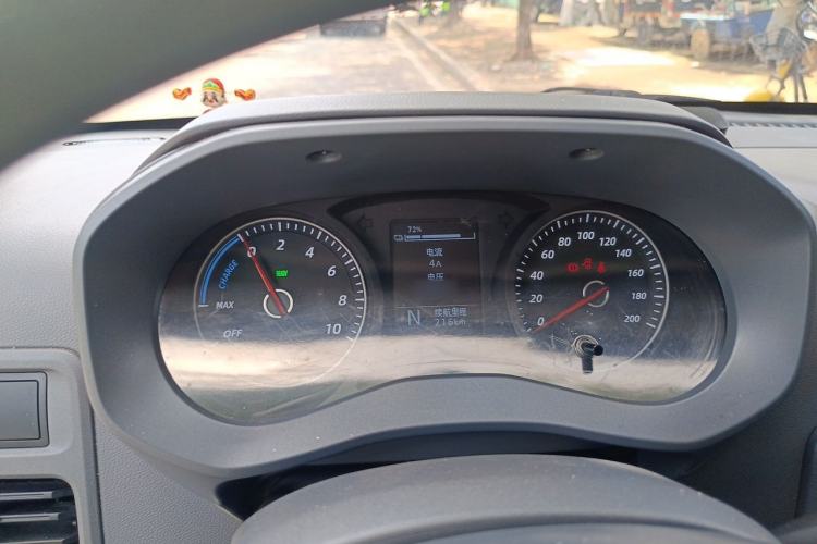 Used Wuling Yangguang 2024 300km Comfort Version with Sealed Windows 75kW Instrument Cluster