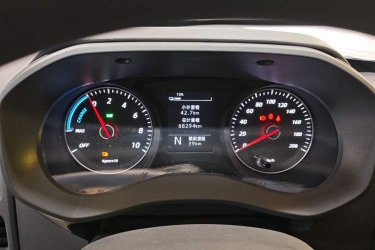 Used Wuling Yangguang 2024 300km Comfort-Grade Passenger Van 60kW Instrument Cluster