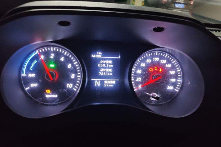 Used Wuling Yangguang 2024 300KM Comfort Version Passenger Van 75kW Instrument Cluster