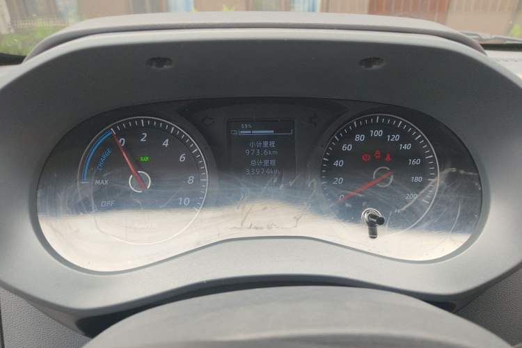 Used Wuling Yangguang 2024 300km Comfort Version with Sealed Windows 60kW Instrument Cluster
