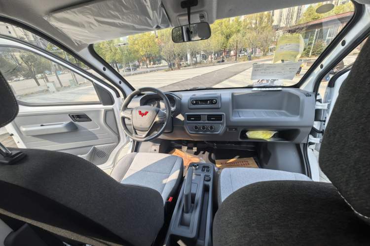Used Wuling Yangguang  Interior 1