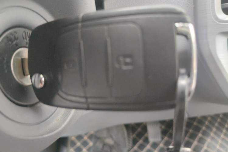 Used Wuling Yangguang 2024 300KM Comfort Version Passenger Van 75kW Interior 1