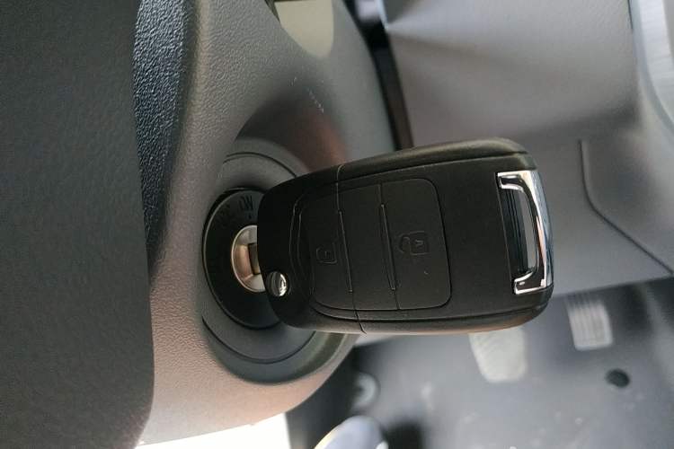 Used Wuling Yangguang 2024 300KM Comfort Version Passenger Van 75kW Interior 1