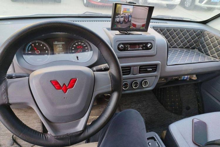 Used Wuling Yangguang 2024 300km Range Practical Window-Sealed Version 60kW Interior 1