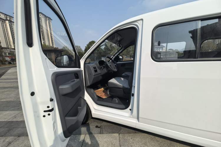 Used Wuling Yangguang  Interior 2