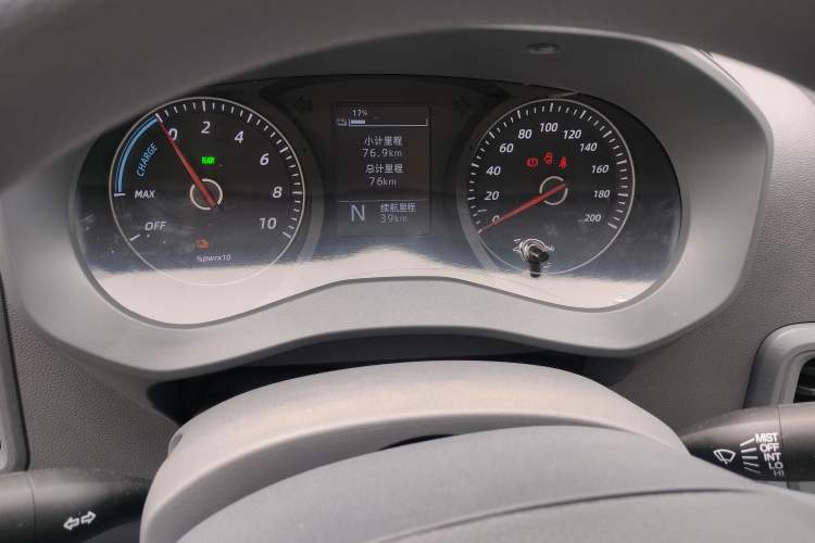 Used Wuling Yangguang 2024 230km Practical Enclosed-Window Version 60kW Interior 2