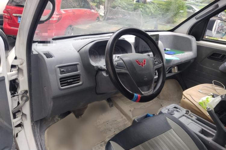 Used Wuling Yangguang 2024 300km Comfort Version with Sealed Windows 60kW Interior 2