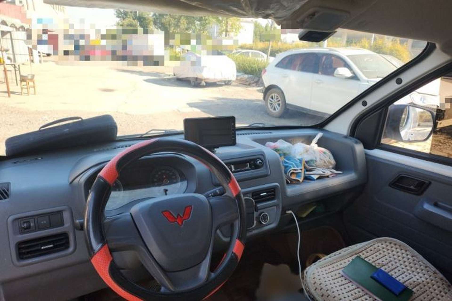 Used Wuling Yangguang 2024 300km Range Practical Window-Sealed Version 60kW Interior 2
