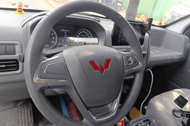 Used Wuling Yangguang 2024 300km Comfort Version with Sealed Windows 75kW Interior 2