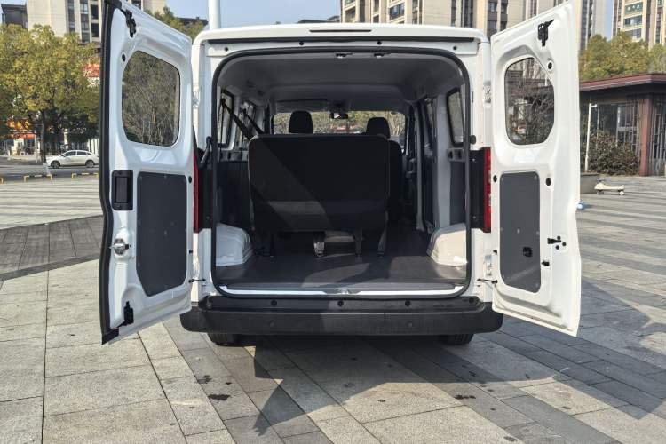 Used Wuling Yangguang  Interior 3