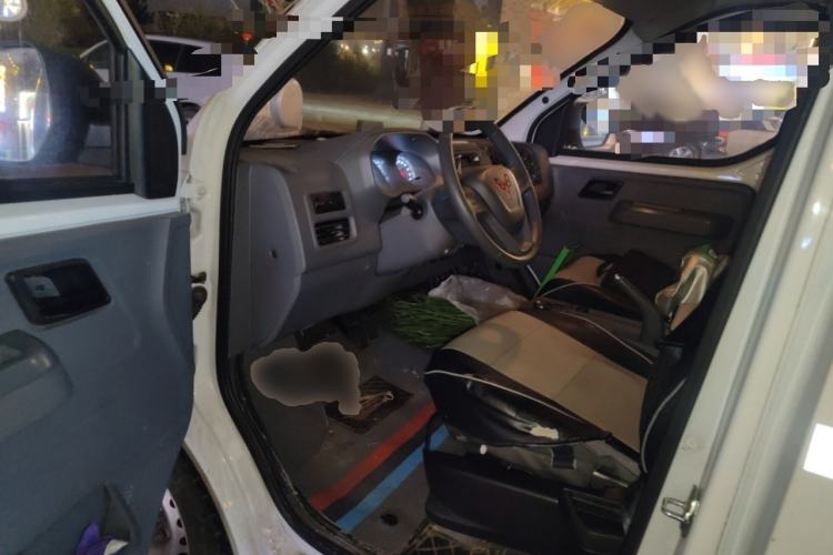 Used Wuling Yangguang 2024 300km Range Practical Window-Sealed Version 60kW Interior 3
