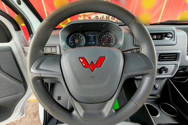 Used Wuling Yangguang 2024 300km Range Practical Window-Sealed Version 60kW Interior 3