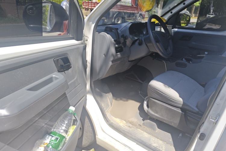 Used Wuling Yangguang 2024 300km Comfort Version with Sealed Windows 60kW Interior 3