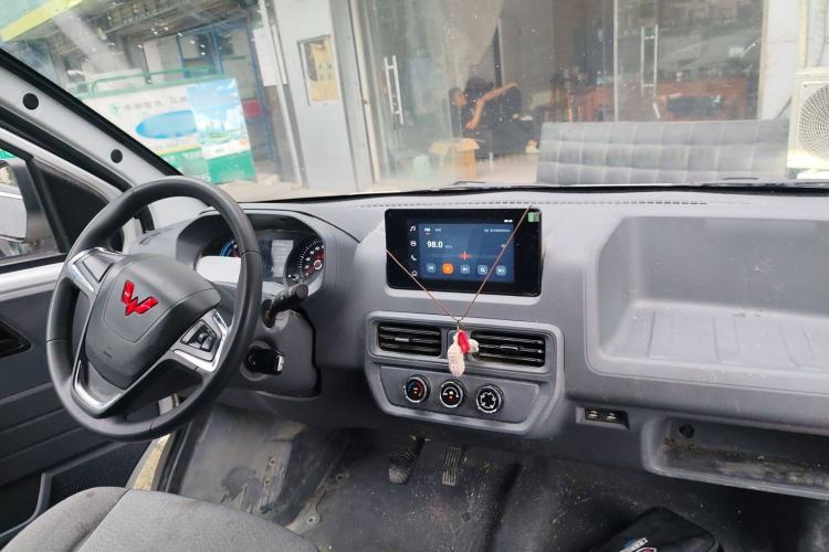 Used Wuling Yangguang 2024 300km Comfort Version with Sealed Windows 60kW Interior 3
