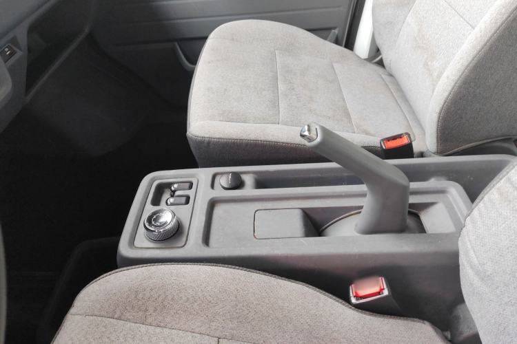 Used Wuling Yangguang 2024 300km Range Practical Window-Sealed Version 60kW Interior 3