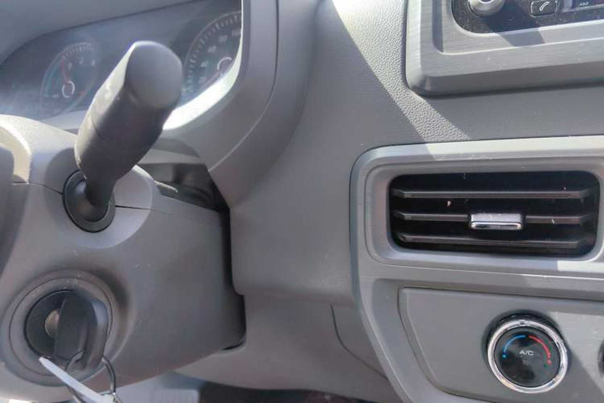 Used Wuling Yangguang 2024 300km Range Practical Window-Sealed Version 60kW Interior 3