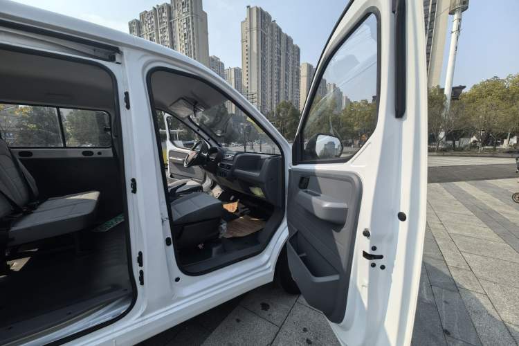 Used Wuling Yangguang  Interior 4