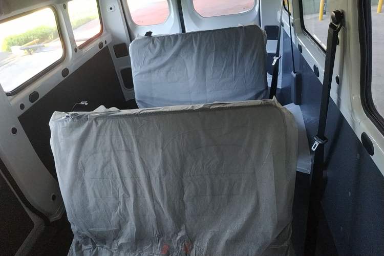 Used Wuling Yangguang 2024 300KM Comfort Version Passenger Van 75kW Interior 4
