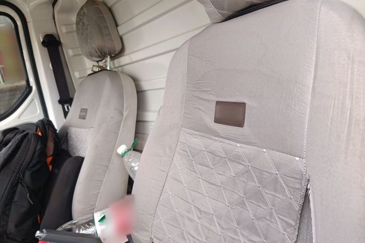 Used Wuling Yangguang 2024 300km Comfort Version with Sealed Windows 75kW Interior 4