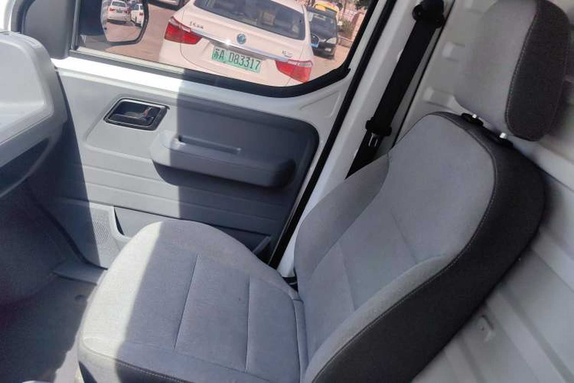 Used Wuling Yangguang 2024 300km Range Practical Window-Sealed Version 60kW Interior 4