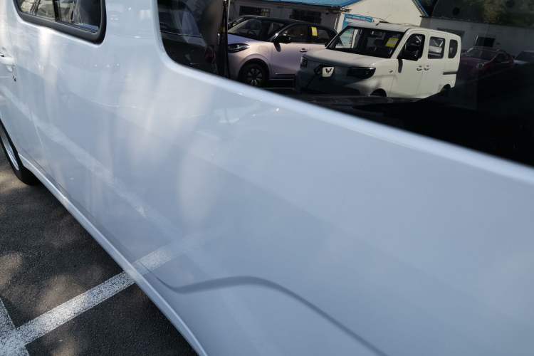 Used Wuling Yangguang 2024 300KM Comfort Version Passenger Van 75kW Interior 4