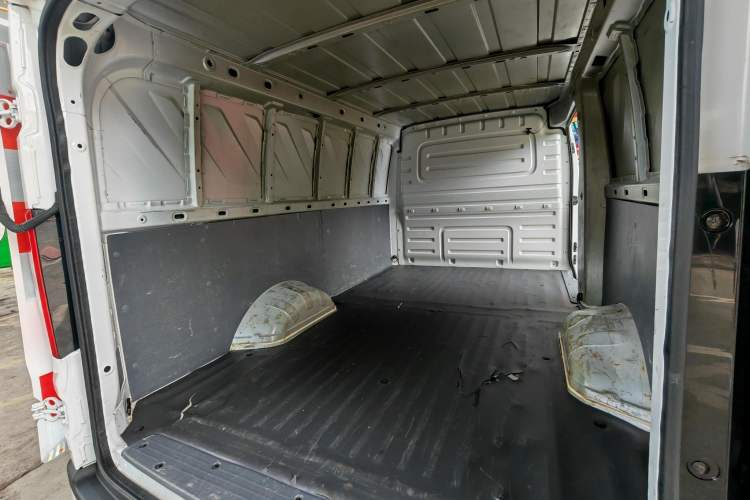 Used Wuling Yangguang 2024 300km Range Practical Window-Sealed Version 60kW Interior 6