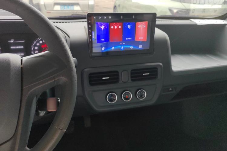 Used Wuling Yangguang 2024 300km Range Practical Window-Sealed Version 60kW Interior 6