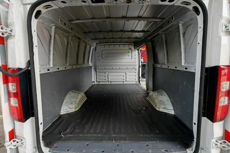 Used Wuling Yangguang 2024 300km Range Practical Window-Sealed Version 60kW Interior 7