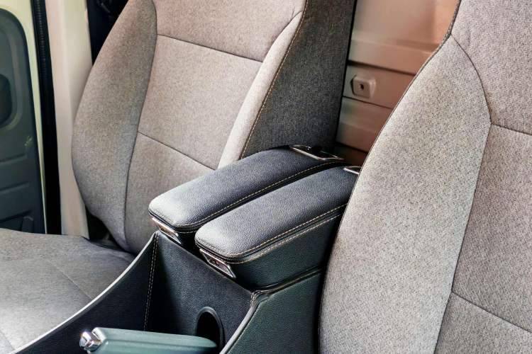 Used Wuling Yangguang 2024 300km Range Practical Window-Sealed Version 60kW Interior 9