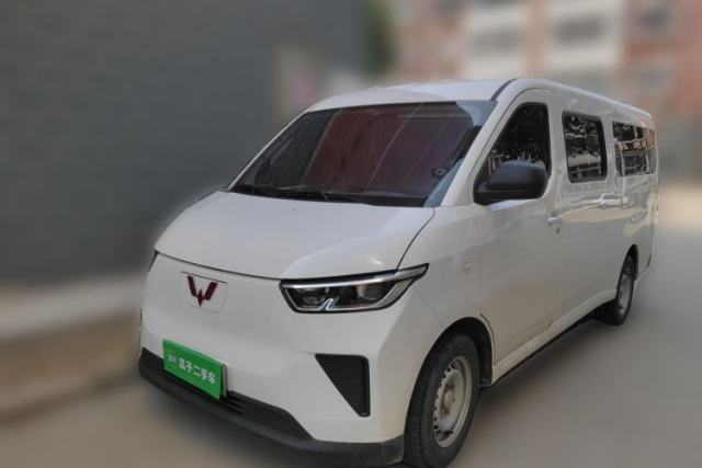 Used Wuling Yangguang 2024 300KM Comfort Version Passenger Van 75kW