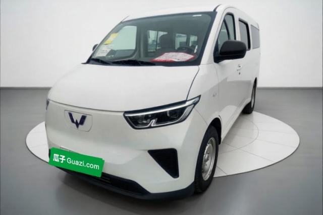 Used Wuling Yangguang 2024 300km Comfort-Grade Passenger Van 60kW