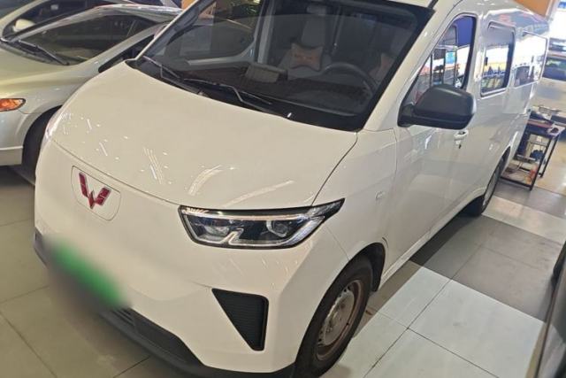 Used Wuling Yangguang 2024 300KM Comfort Version Passenger Van 75kW