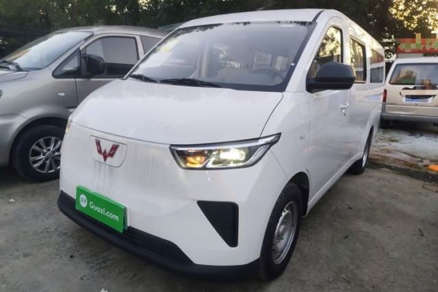 Used Wuling Yangguang 2024 300KM Comfort Version Passenger Van 75kW