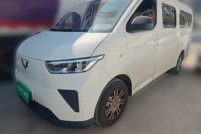 Used Wuling Yangguang 2024 300KM Comfort Version Passenger Van 75kW