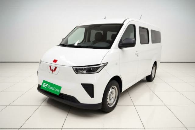 Used Wuling Yangguang 2024 300KM Comfort Version Passenger Van 75kW