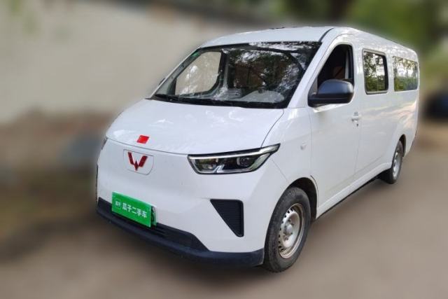 Used Wuling Yangguang 2024 300KM Comfort Version Passenger Van 75kW